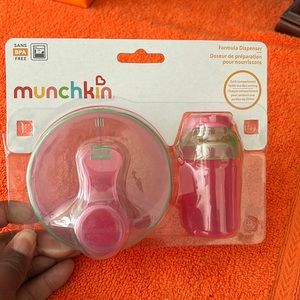 Munchkin Formula Dispenser